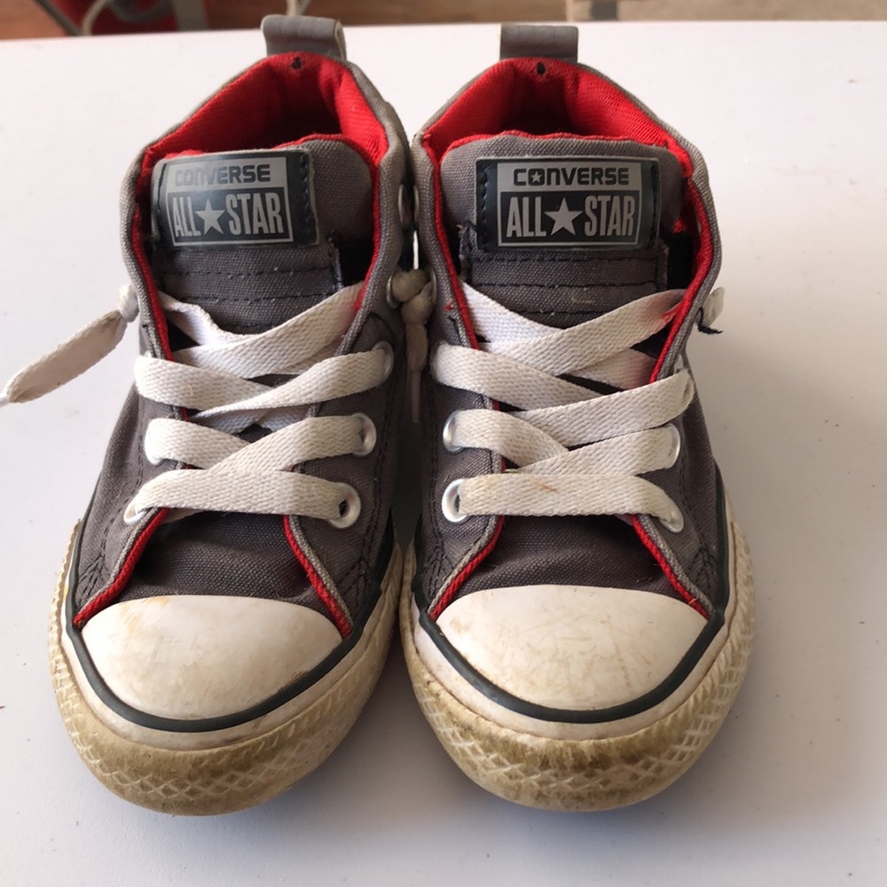 Child’s 13 Converse Chuck Taylor All Star Sneakers Gray with Red Inside